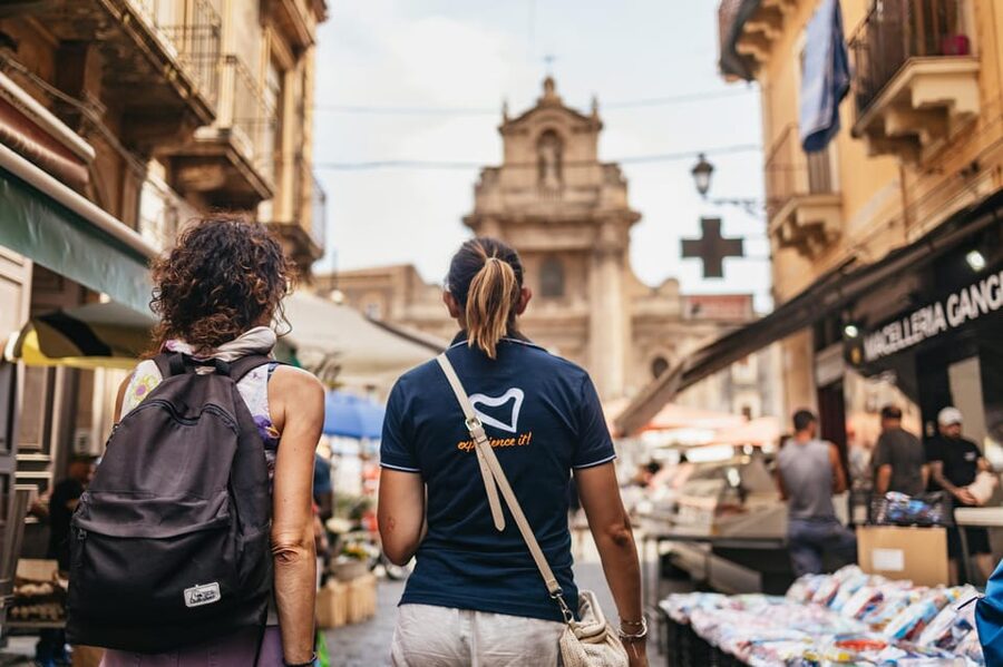 Catania: Guided Street Food Walking Tour - Piazza Duomo and a glass of selz