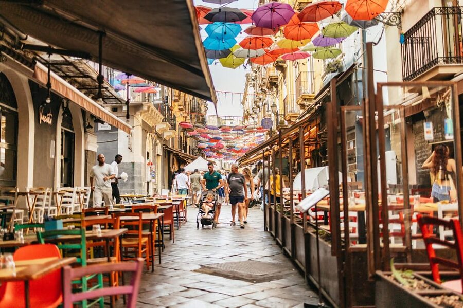 Catania: Guided Street Food Walking Tour - Via Etnea and the market near Piazza Stesicoro