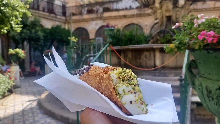 Catania: Street Food Guided Walking Tour - What the guide style is really like