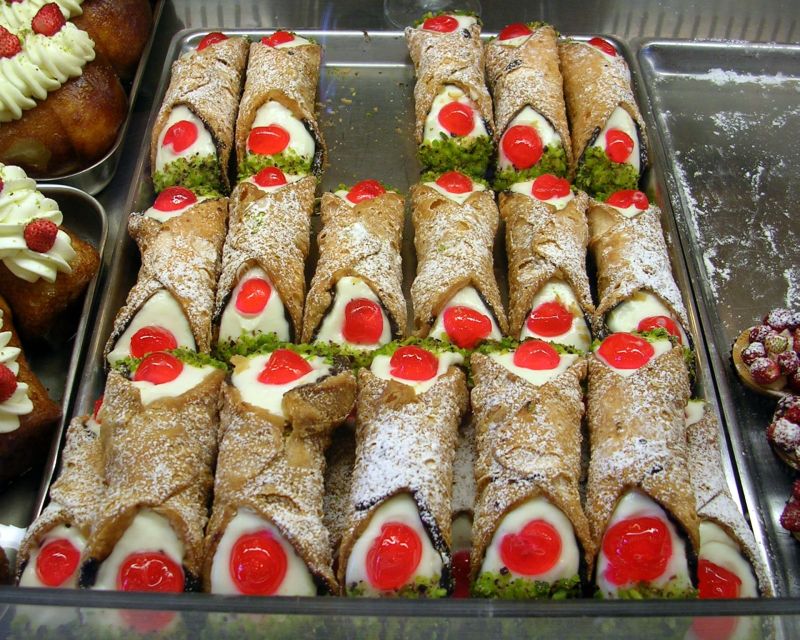 Catania: Street Food Walking Tour - Cannolo and the final sweet note