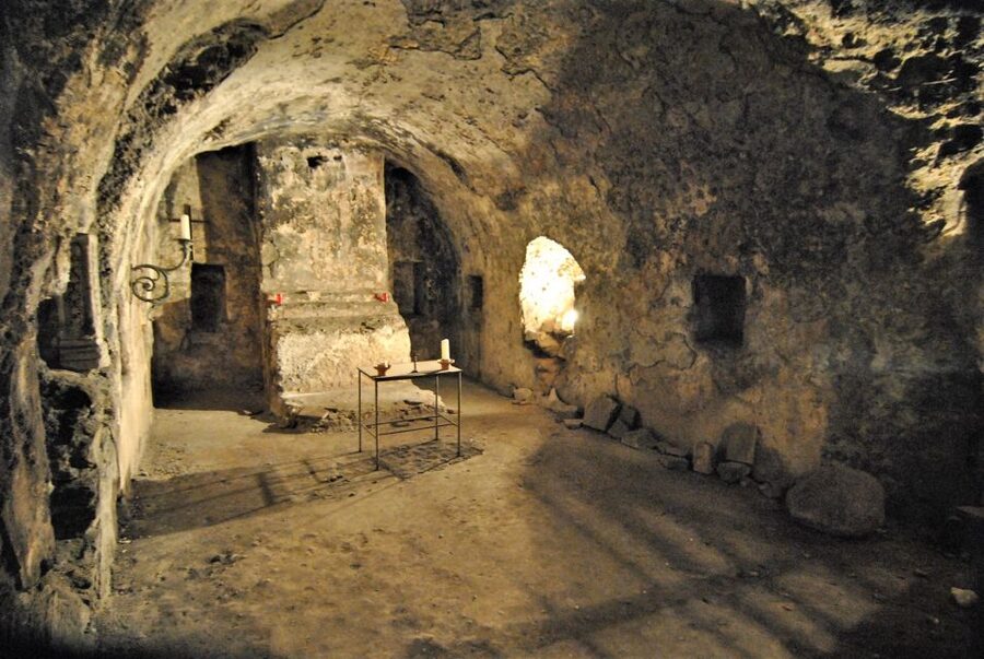 Catania: Underground and Street Food Walking Tour - Finishing with mandarino e limone