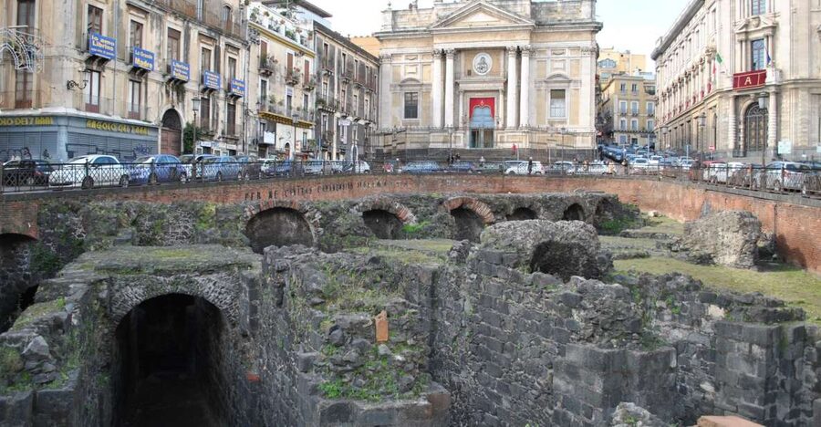 Catania: Underground and Street Food Walking Tour - Meeting the guide at the Roman Amphitheater