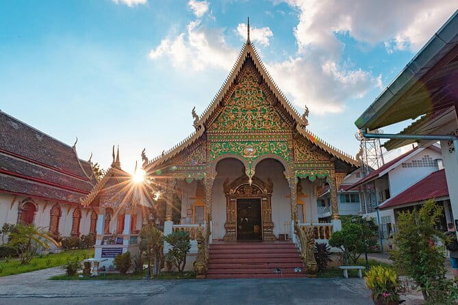 Chiang Mai - Doi Suthep Temple and Street Food Tour - The guide can make or break the evening