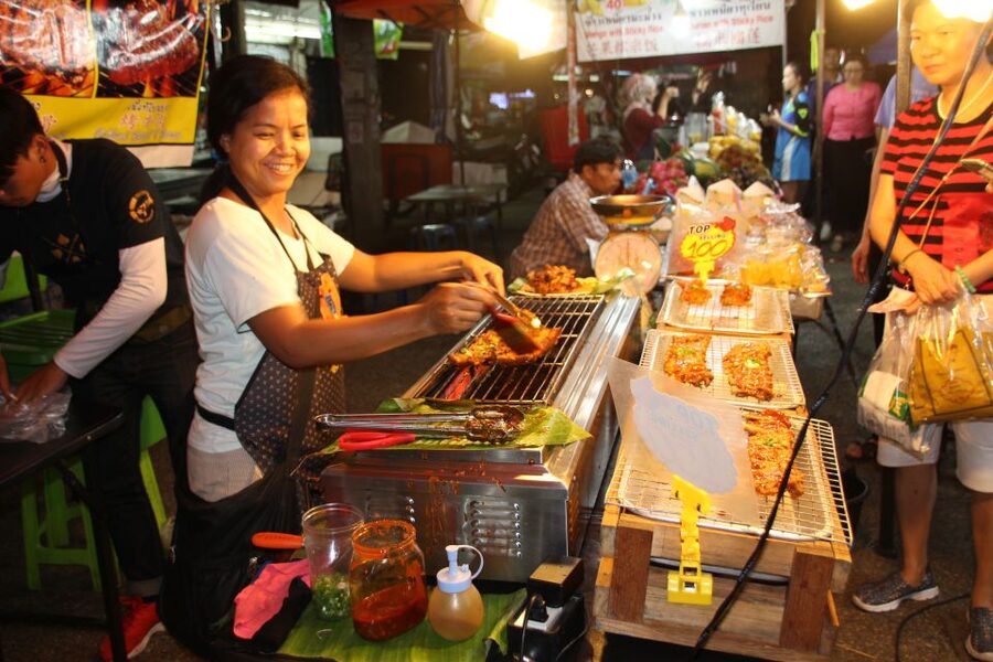 Chiang Mai: Evening Local Street Food Market Tour - First market stop: learning how to order