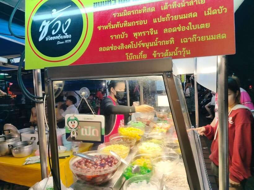 Chiang Mai: Tuk-Tuk Evening Tour with Temples & Street Foods - Warorot Market and Ton Lam Yai after dark