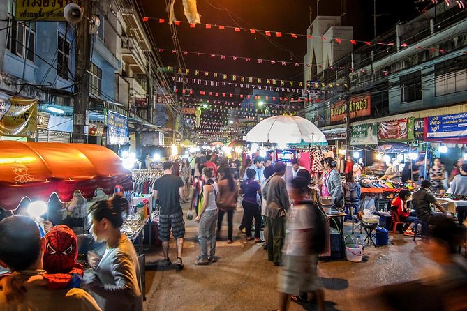 Chiang Rai Food & Night Market Walking Tour with Local Host - What the guide adds to the evening
