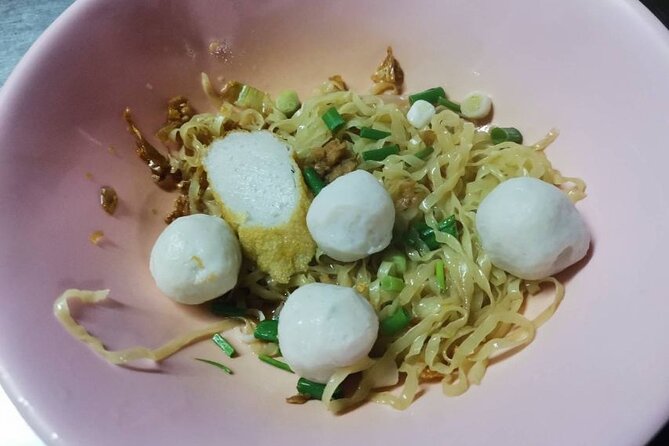 Chinatown Street Food Night Tour by Tuk Tuk in Bangkok - Eating through Chinatown after dark