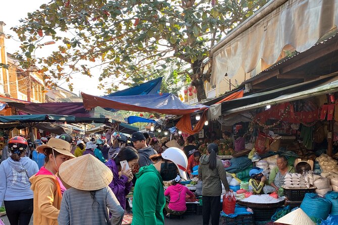 Coconut Basket boat, City tour, Boat ride, Night market from DN - Food stops that make the day more useful