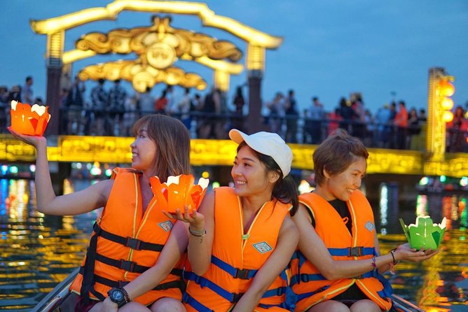 Coconut Basket boat, City tour, Boat ride, Night market from DN - Guide quality and group size