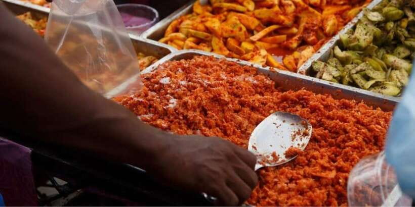 Colombo: All Inclusive Street Food Tour - Rain, guides, and the question of consistency