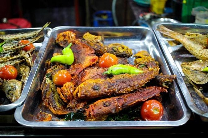 COLOMBO PRIVATE CITY TOUR WITH street food( All inclusive ) - Temples, parks, and Colombo’s wider character