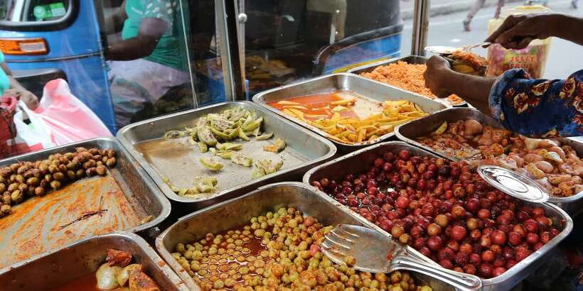 Colombo: Street Food Private Walking Tour with Transfer - Why This Colombo Food Walk Works