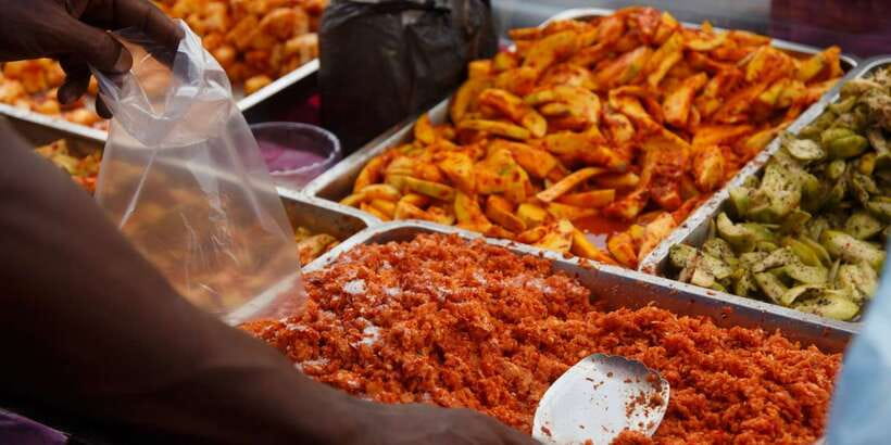 Colombo: Street Food Private Walking Tour with Transfer - Meeting at Colombo Fort Railway Station