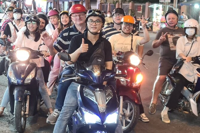 Da Nang by Night from Hoi An: Seafood dinner, night market and cruise trip - Da Nang night market and the art of bargaining