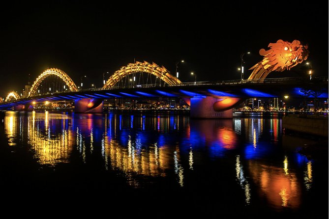 Da Nang By Night: Seafood dinner, night market and cruise trip - A three-hour introduction to Da Nang after dark