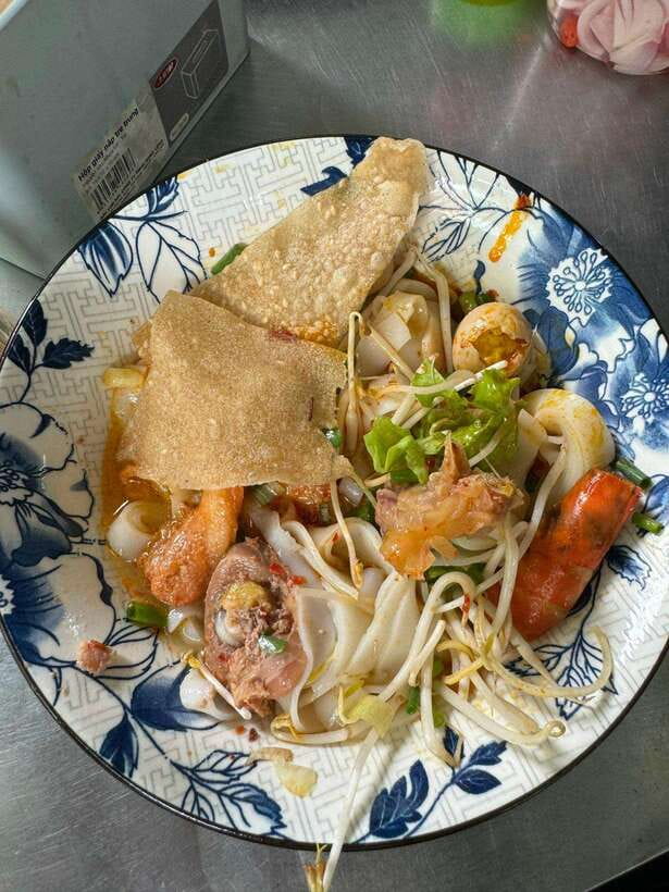 Da Nang City Street Food Private Tour With Local Students - Sandwiches, seafood, and dishes beyond the familiar