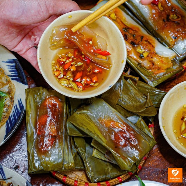 Da Nang: Local Street Food Walking Tour - What the guide adds to the evening