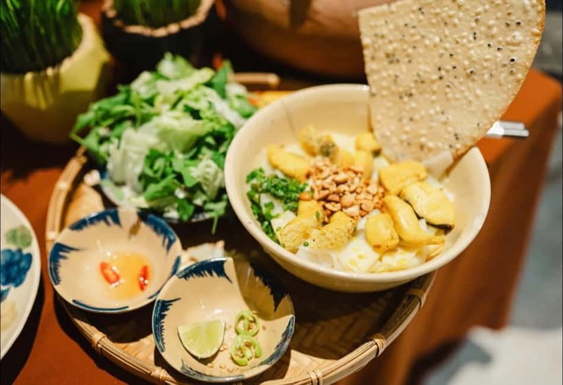 Da Nang: Michelin-Selected Street Food Tour with Local Guide - Starting with mì Quảng at Mì Quảng 1A
