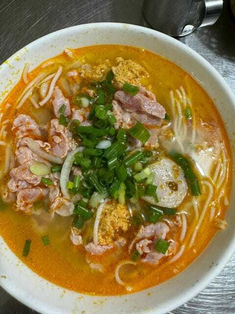Đà Nẵng Private Street Food Tour With Beautiful Female Guide - Bánh Xèo and the fun of eating local specialties