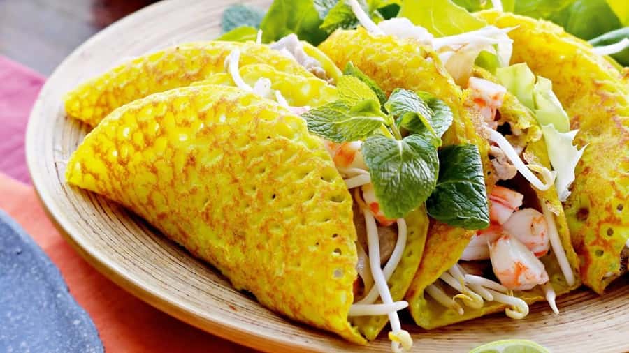 Da Nang: Street Food Private Walking Tour with Tastings - A walk through Da Nang between dishes