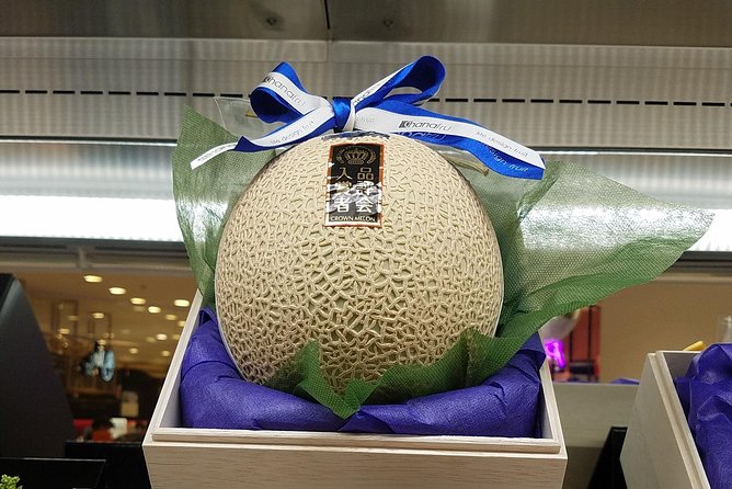 Deep Dive: Osaka Food Markets from Local to Luxurious! - Doguyasuji: The practical souvenir stop