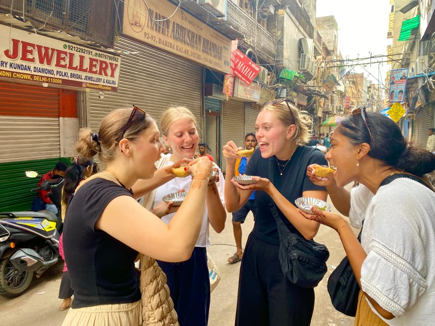 Delhi: Old Delhi's Street Food, Temples & Spice Market Tour - The mosque and Red Fort views