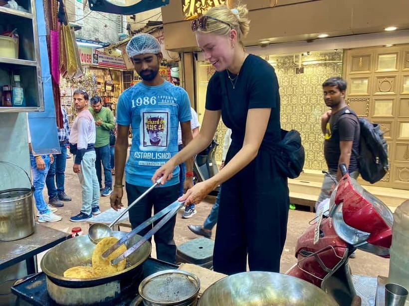 Delhi: Old Delhi's Street Food, Temples & Spice Market Tour - Khari Baoli and the spice market