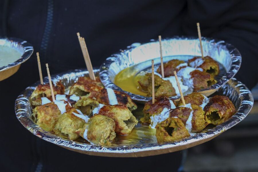Delhi: Old Delhi Street Food Tour with Rickshaw Ride - Starting with the metro and Chandni Chowk