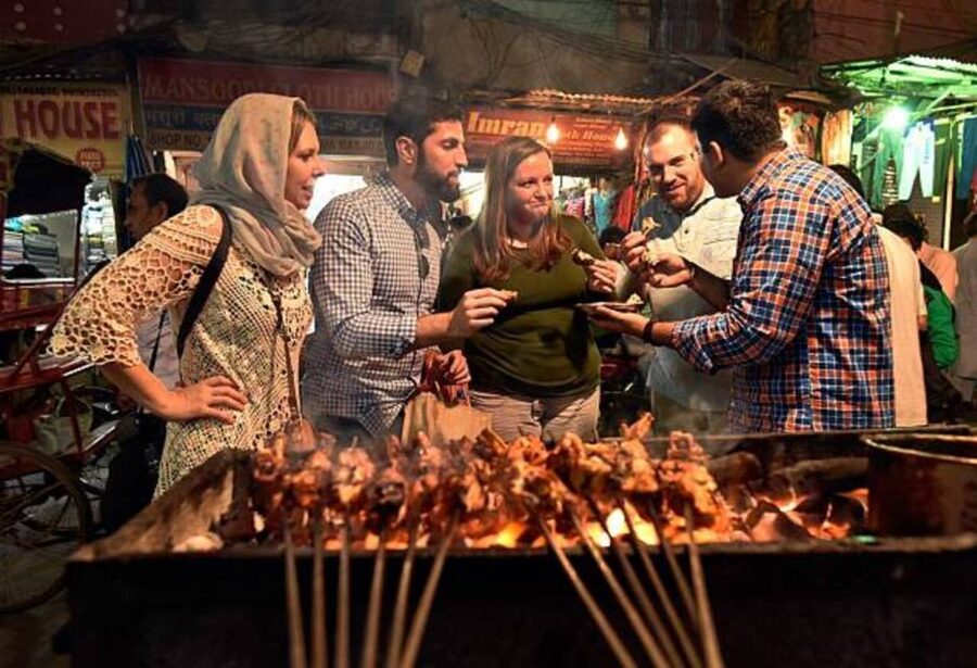 Delhi: Street Food Walking Tour of Old Delhi with Tastings - Key points to know before you book