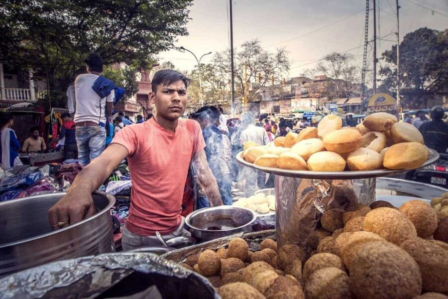 Delhi: Street Food Walking Tour of Old Delhi with Tastings - What the guide and rickshaw add