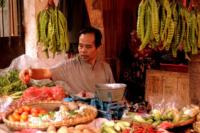 Denpasar Night Market Food Tour - Nasi goreng, nasi campur, and dadar gulung
