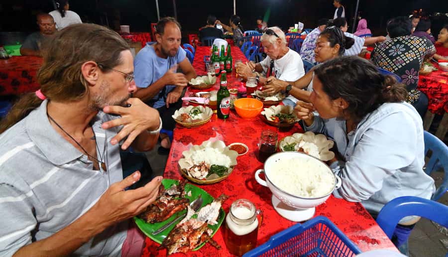 Denpasar: Night Street Food Walking Tour - Stop one: learning how to read Bali’s food stalls