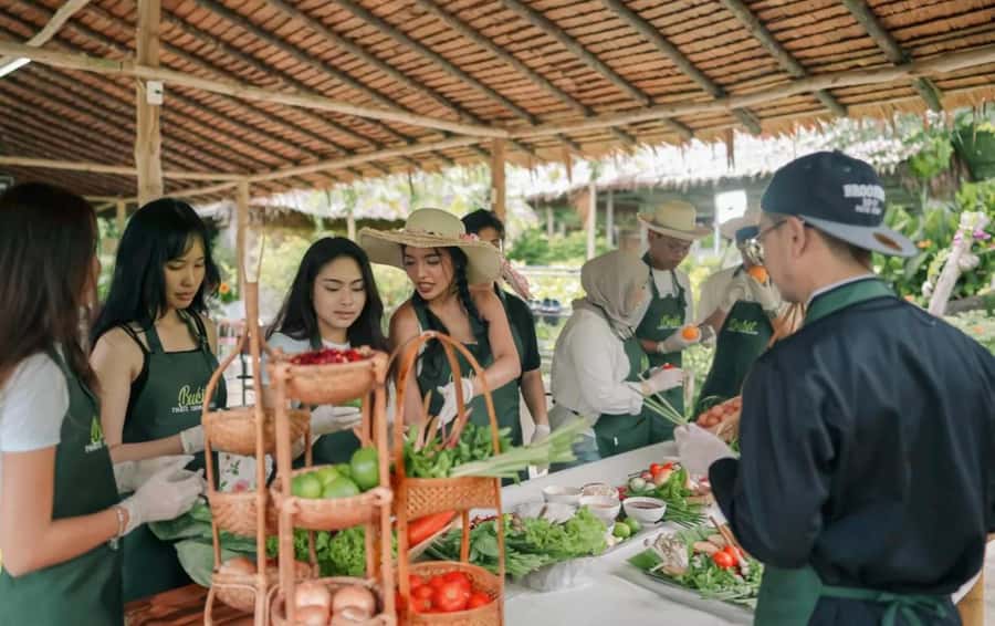 Dinner from cooking class & enjoy local night market - Should you book this cooking class and market visit?