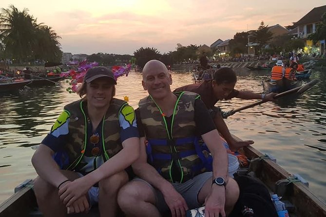 Discover Hoi An Walking Tour, Sampan Boat Ride, Night Market &Colourful Lanterns - Why an afternoon start works well in Hoi An