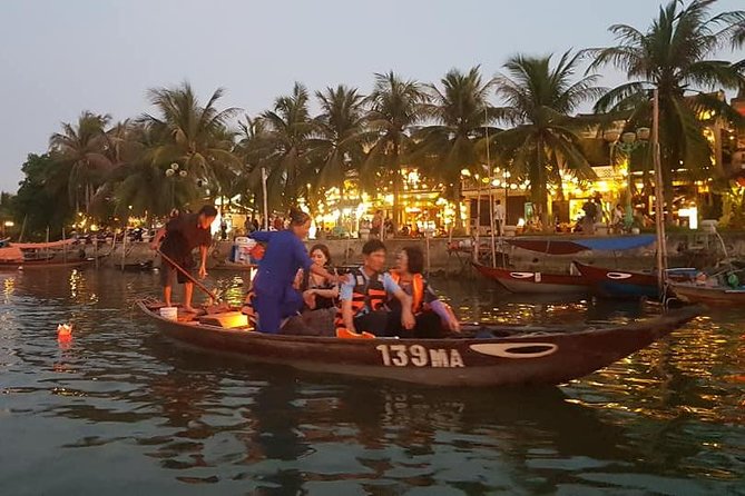 Discover Hoi An Walking Tour, Sampan Boat Ride, Night Market &Colourful Lanterns - Who gets the best value from this tour