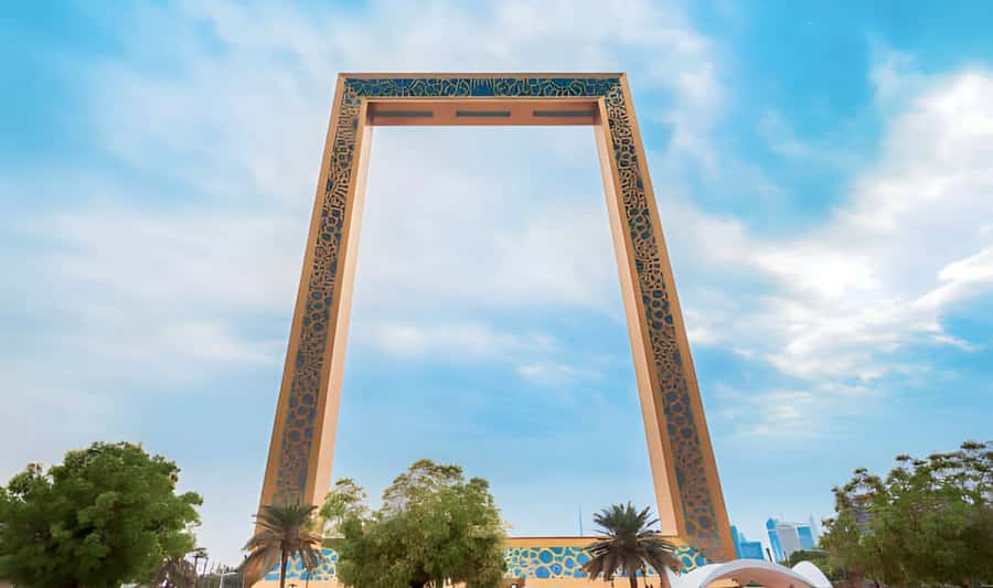 Dubai: City Highlights Tour with Blue Mosque & Street Food - The guide can make or break the day