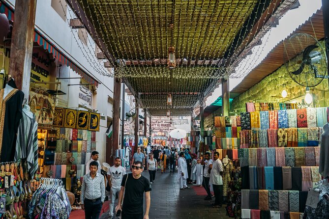 Dubai Old Town, Culture, History, Street food and Souks Tour - How the guides shape the experience