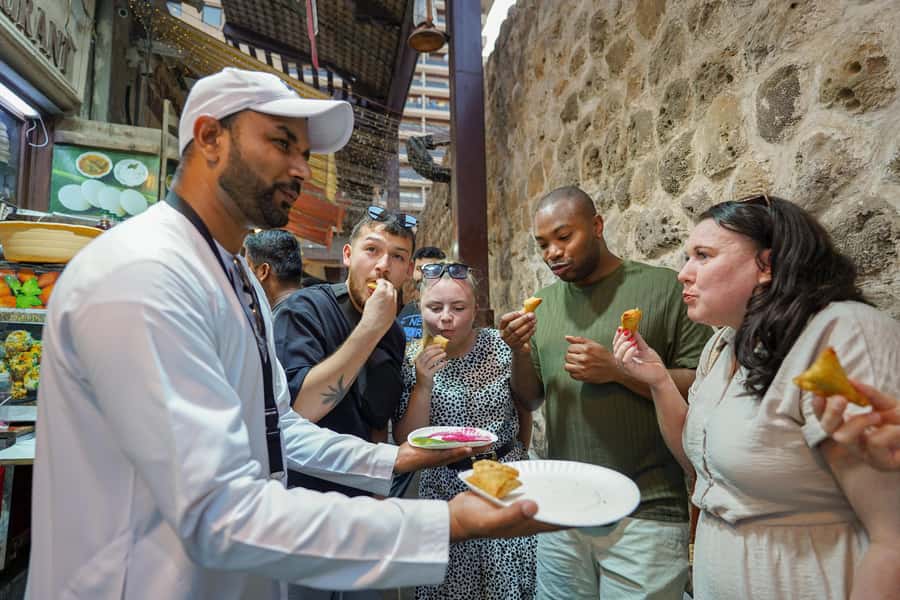Dubai: Old Town, Souks, Street Food, Guided Tour & Abra Ride - What the guides add to the experience