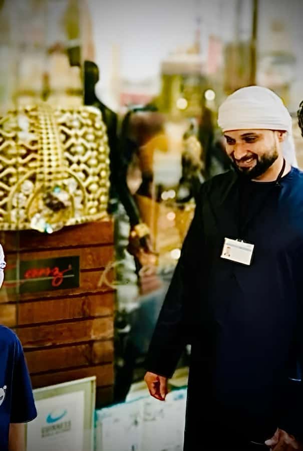 Dubai: Old Town Walking Tour with Abra Cruise & Street Food - Spice Market and included street food