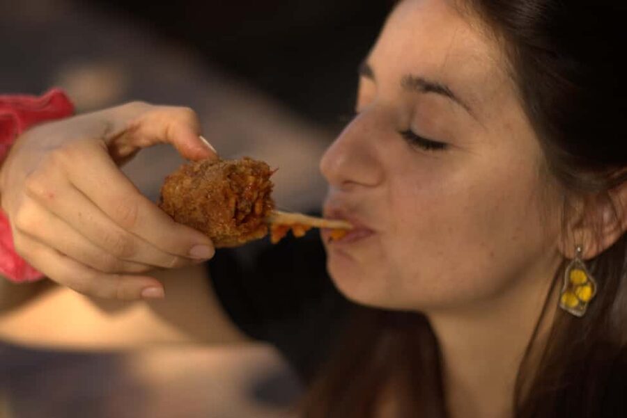 Eat & Walk : Street Food in the Center & Trastevere - The Jewish Ghetto and Roman food traditions
