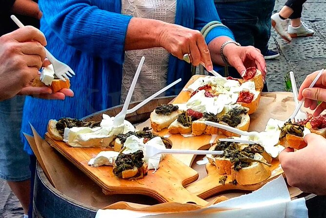 Eating Naples Street Food Tour with Guided Tasting and Sightseeing - Santa Chiara’s quiet change of pace