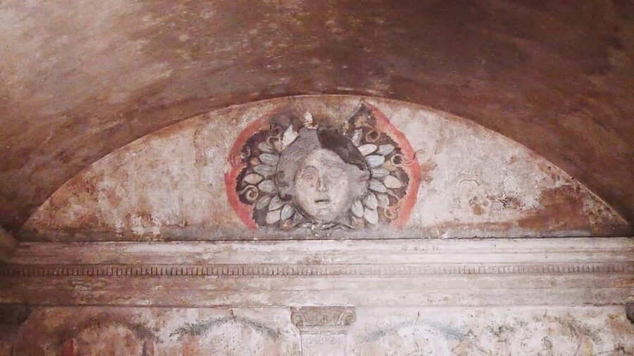 Esoteric Naples: Secrets, Ghosts & Street Food Tour - Timing, meeting point, and the need to be early