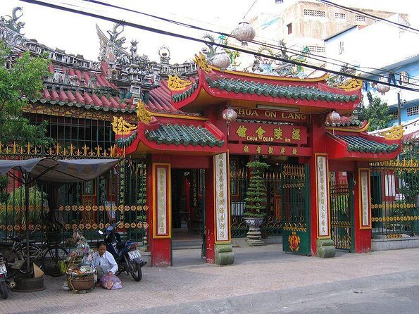 Female Rider | Street Food & Sightseeing By Motorbike - Key points at a glance
