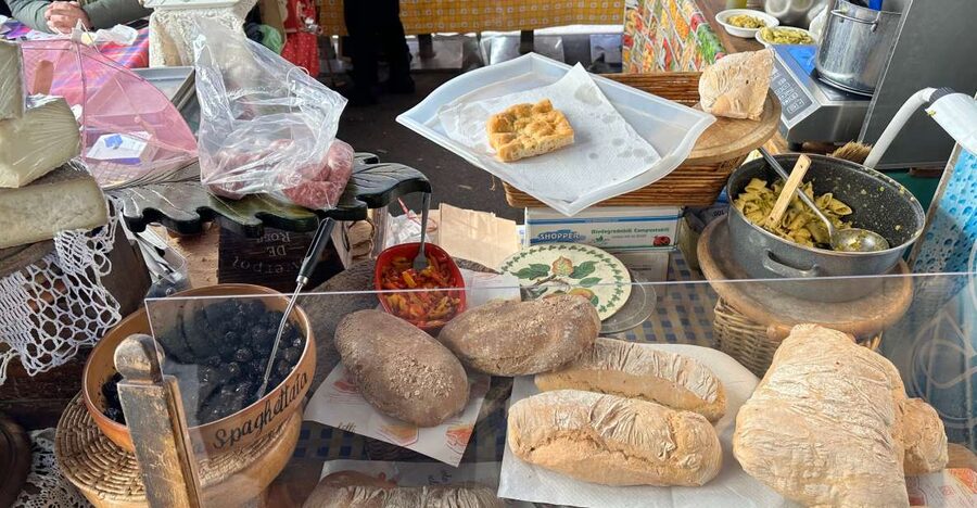 Florence: City Highlights and Street Food Walking Tour - Meeting the guide near Santa Maria Novella