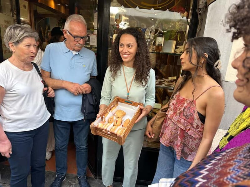 Florence: Street Food Tour with Wine & Local Guide - Schiacciata, wine and the food of everyday Florence