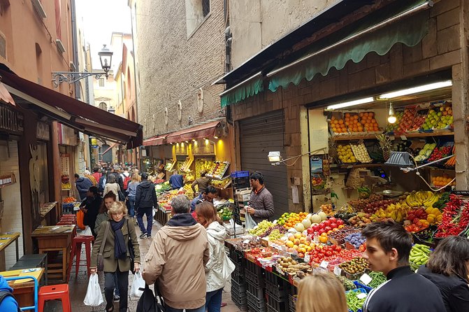 Food markets tour with a local! - A guide who adds more than food