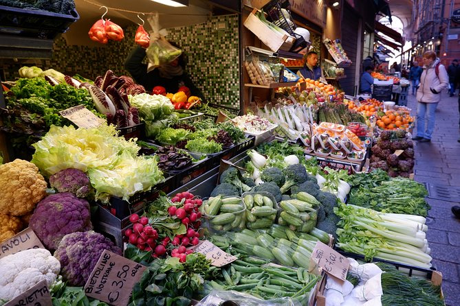Food markets tour with a local! - Timing, meeting point, and the end of the walk