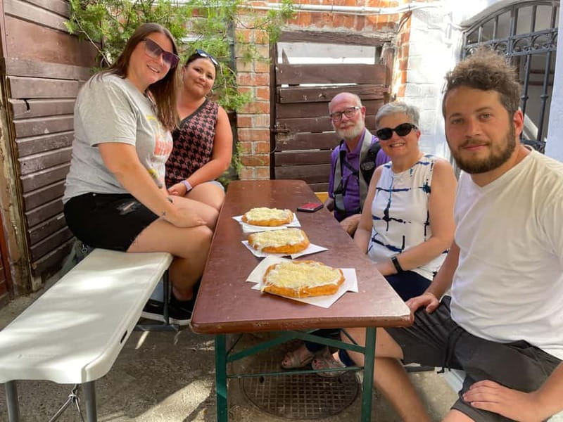 From Budapest: Szentendre Day Trip with Street Food - The two-hour walk through Szentendre