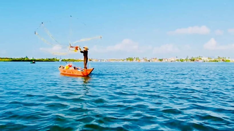 From Da Nang: Hoi An Old Town Tour, Night Market & Boat Ride - Night-market shopping under Hoi An’s lanterns
