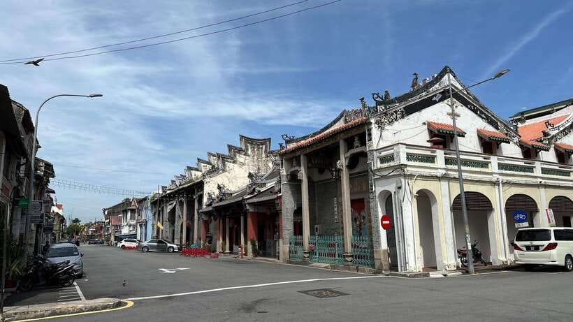 George Town: Heritage Walking Tour with Street Food Tasting - St. George’s Church and Penang’s religious mix